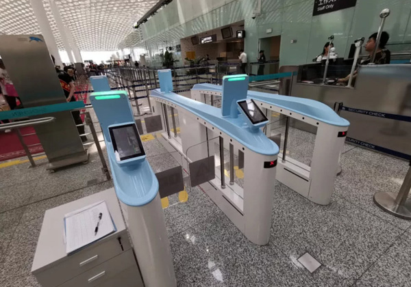 深圳机场，首次体验人脸识别自助安检