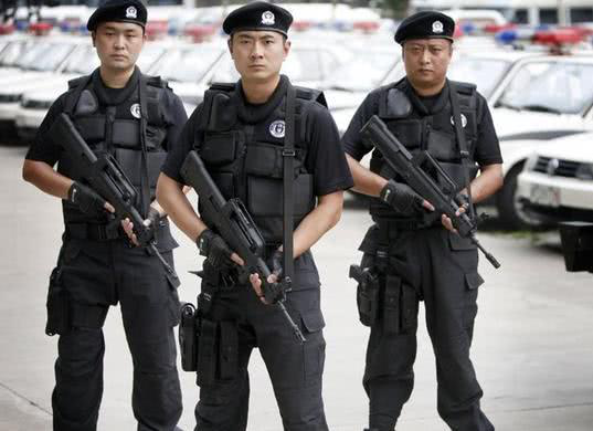 防弹衣真能防止子弹吗？特警告诉你真实体会，很是后怕！