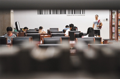 首都图书馆本月延长阅览区开放时间 增设快速安检通道