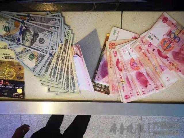 火车站安检区成丢包多发区，一“马大哈”旅客在此落下近万现金
