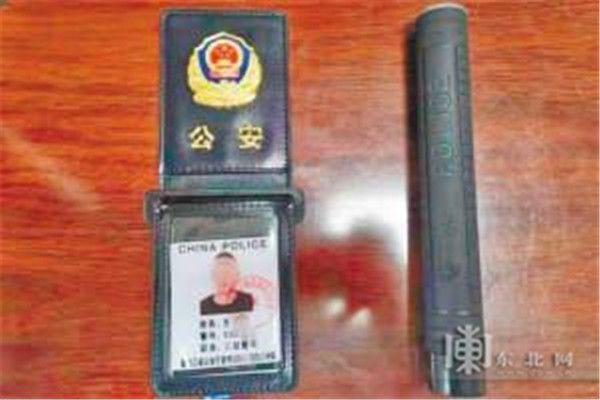 假警察被抓,指导地铁安检员的工作