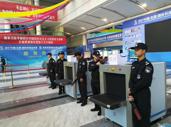合肥南站有一男子不配合安检水倒安检员,被拘留