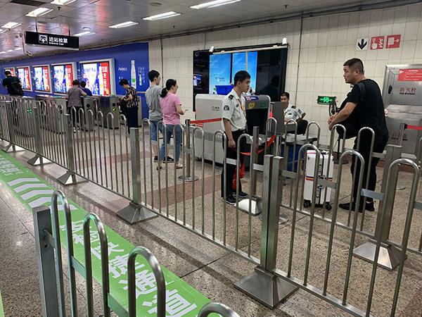 上海地铁站开通安检快捷通道：扫码申请,获邀后无需安检